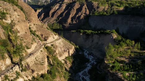 Toma-Aérea-De-Rakaposhi-Desde-La-Autopista-Karakaram-Durante-El-Tiempo-De-Inactividad