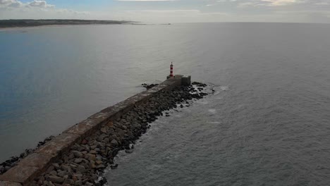 imágenes aéreas con el faro de vila do conde.