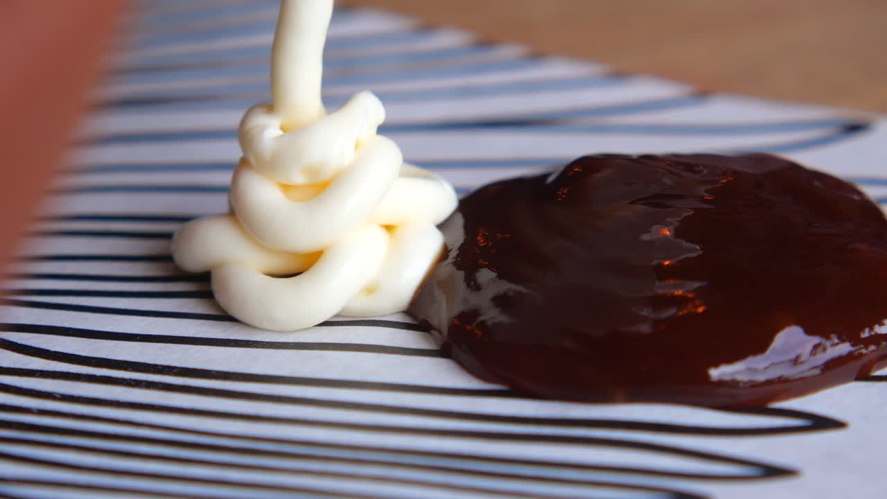 마요네즈와 bbq 소스