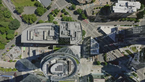 seattle, washington, antena, v130, abajo, tiro, de, rascacielos, calle, y, parque, -, junio, 2020