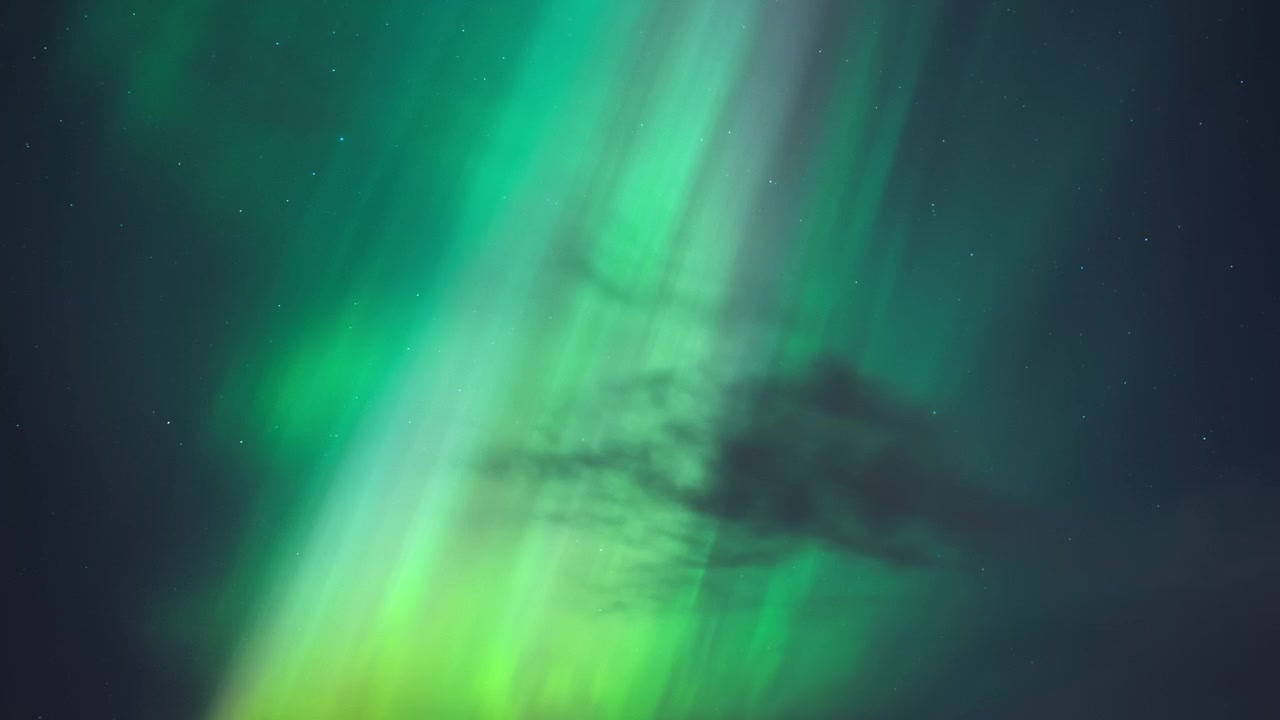 L'aurora boreale illumina il cielo notturno