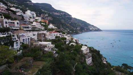 Vista-Aérea-De-Villas-Romanas-En-La-Ladera