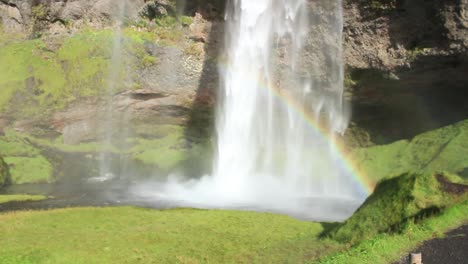 cascada islandesa, seljalandsfoss en el sur de islandia