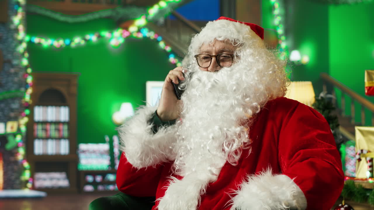 산타클로스가 전화하고 있어