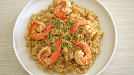 garlic fried rice with shrimps or prawns