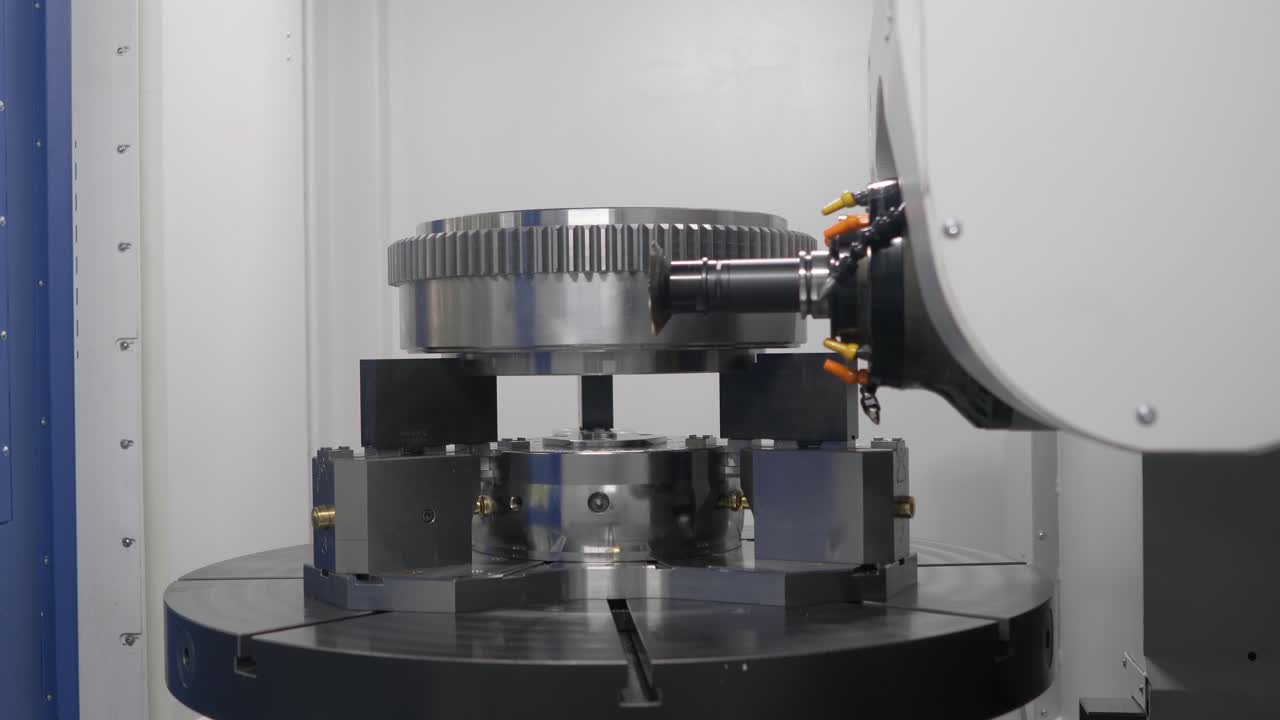 금속 가공 cnc lathe milling machine. 금속 절단 현대 가공 기술.