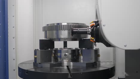 metalurgia cnc máquina de fresado de torno. corte de metal tecnología de procesamiento moderno.