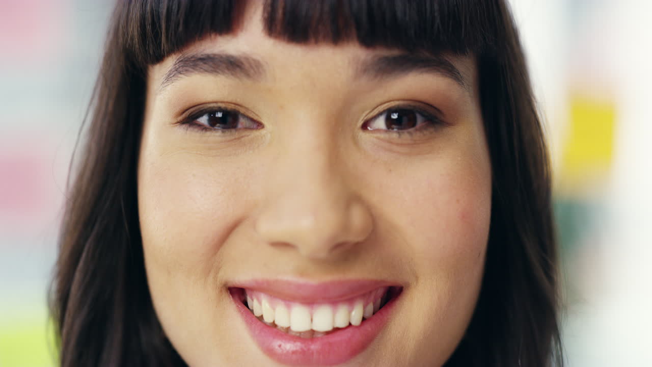 esta es una sonrisa que viene del éxito.