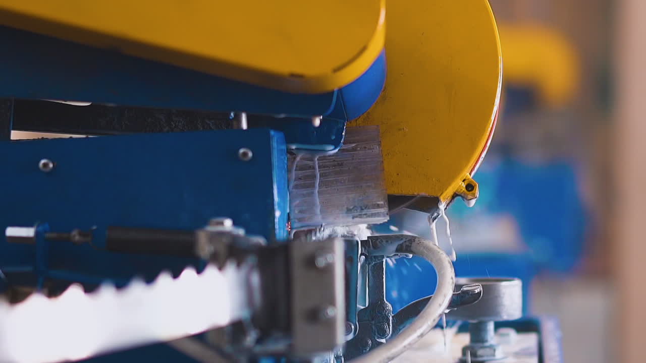 mechanism sharpens band saw long blade teeth in water jets