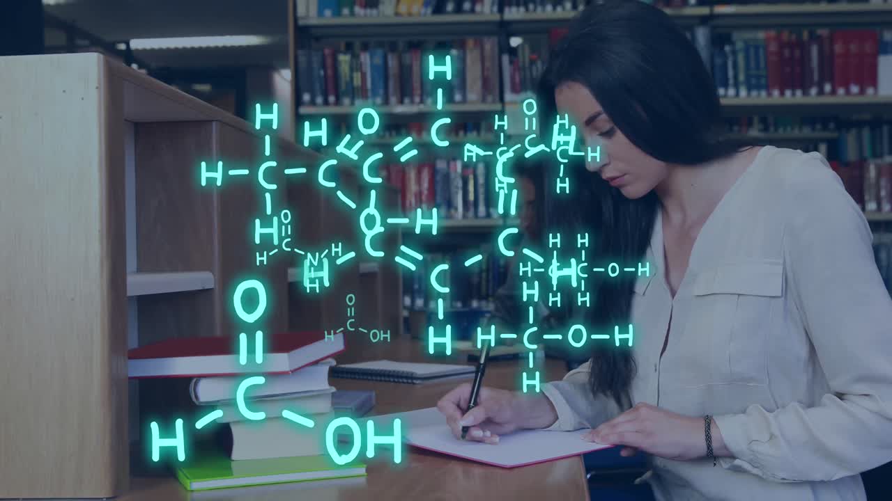 animación del procesamiento de datos sobre una estudiante biracial