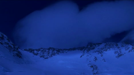 Upper-montaña-in-pale-blue-light