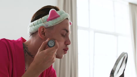 Person-getting-ready-in-front-of-the-mirror