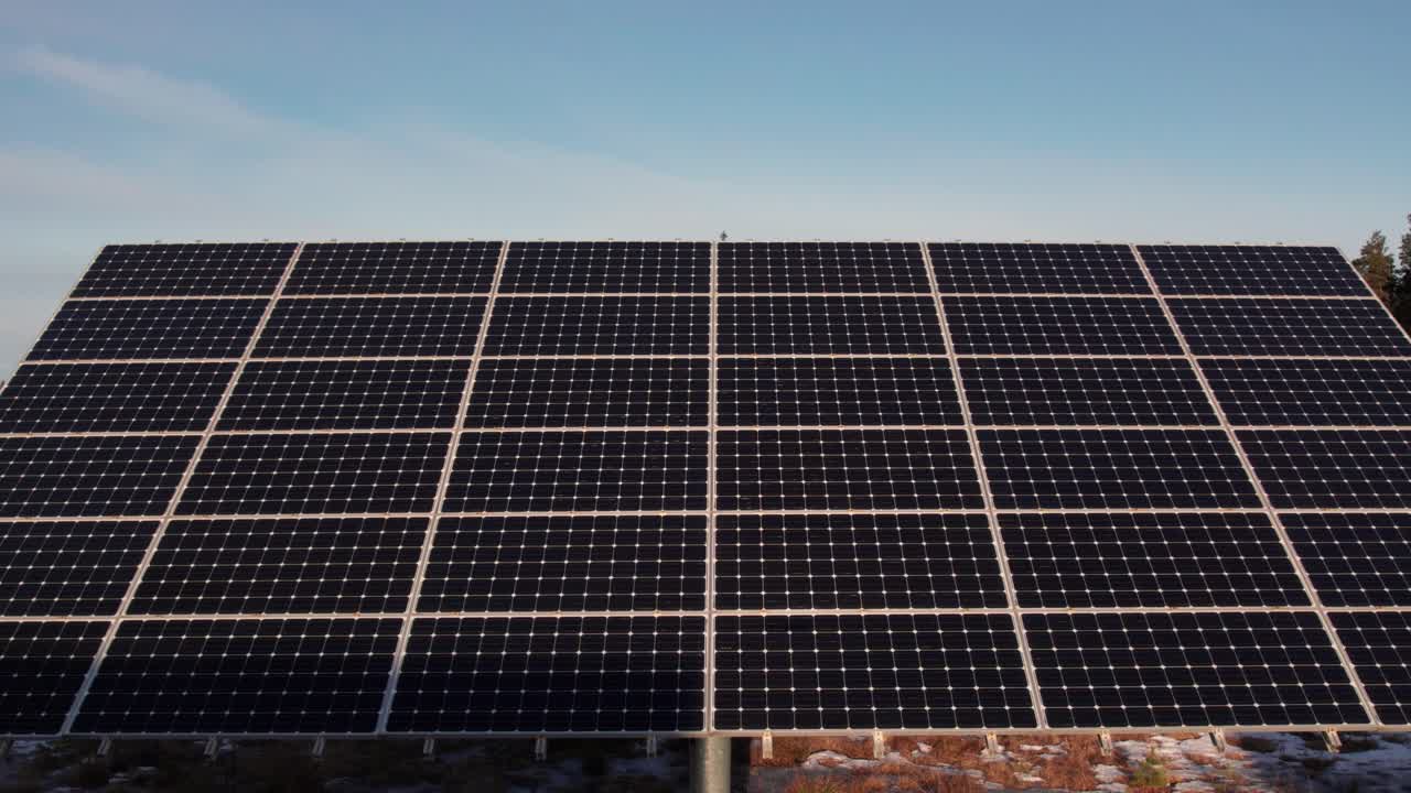 drone dolly lejos revelando panel solar