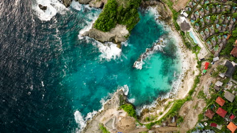 Complejo-De-Lujo-En-Blue-Lagoon-Nusa-Ceningan,-Lembongan,-Bali-En-Indonesia