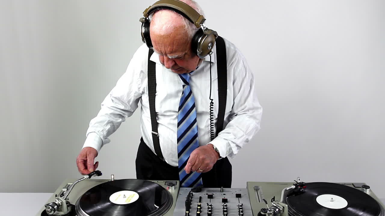 할아버지 dj 비디오 04