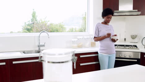 pregnant woman eating cereals and milk