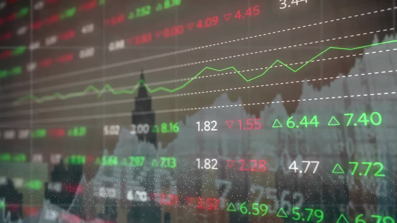 animación del tablero de negociación y gráficos sobre edificios modernos contra el cielo