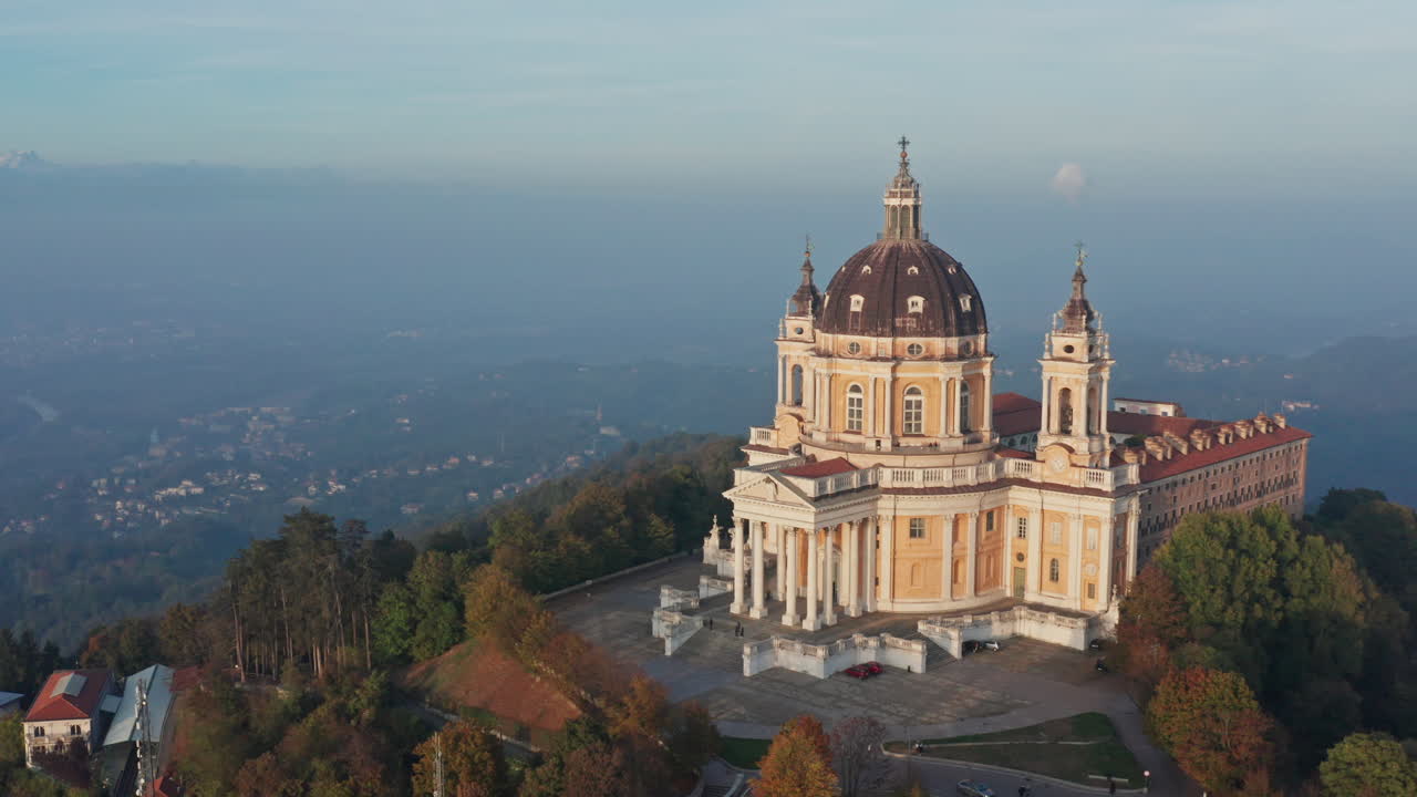 수페르가 바실리카 토리노 이탈리아의 공중 팬