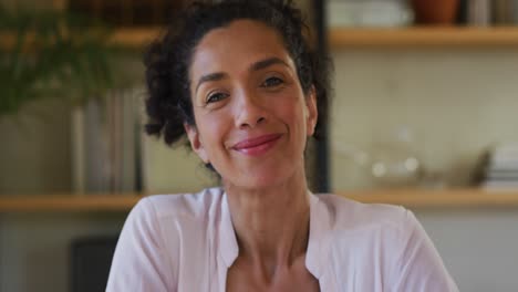 Portrait-of-smiling-caucasian-woman-looking-at-camera-at-home