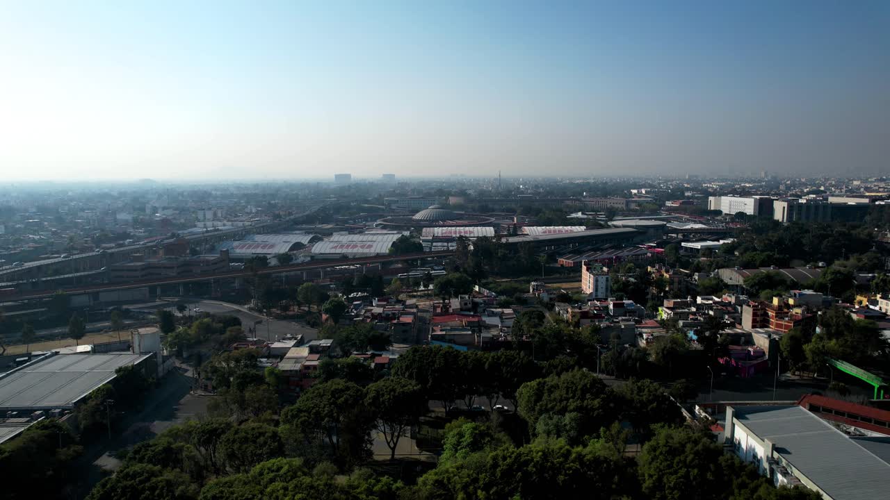 toma aerea de la estacion principal de autobus de la ciudad de mexico tapo