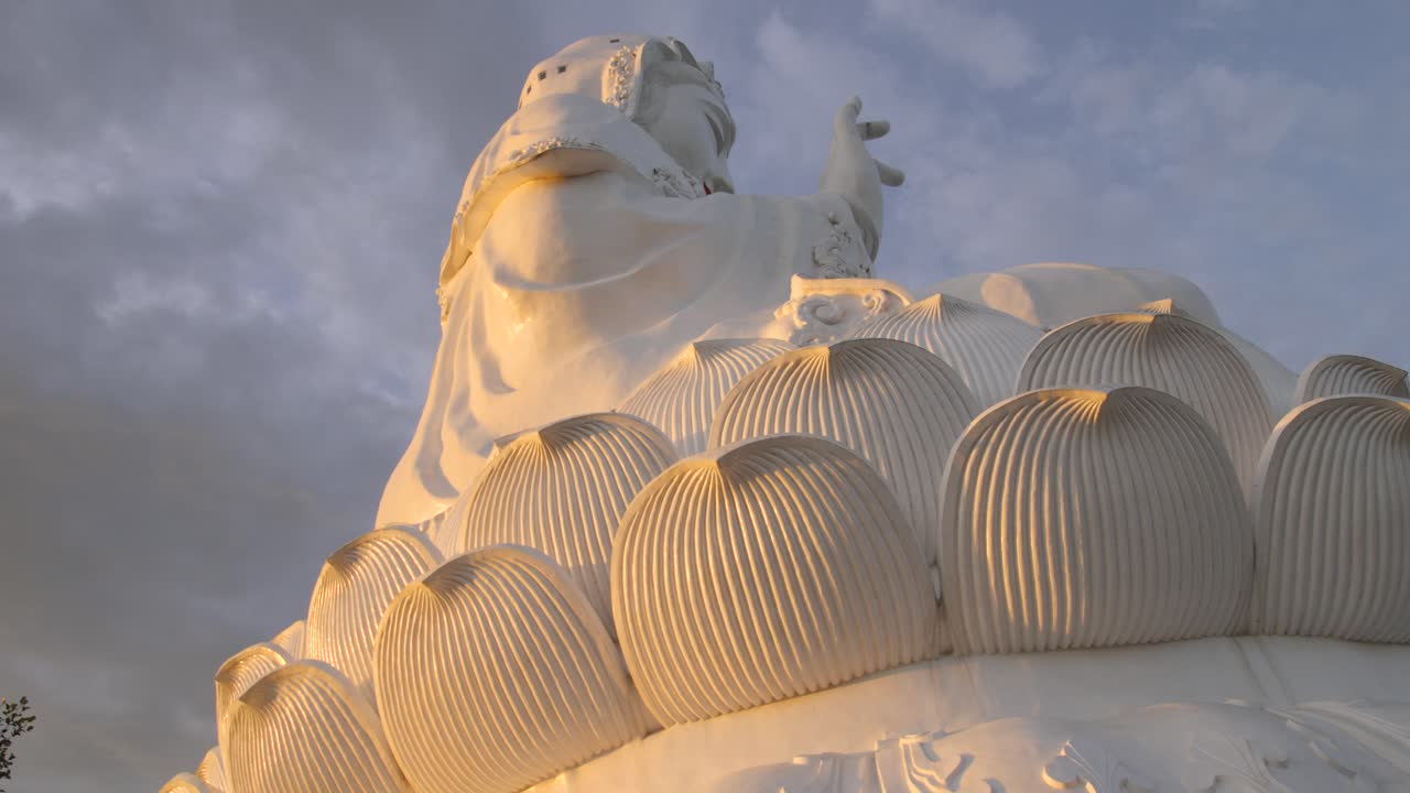 Cultural Places, Spiritual Landmarks, Modern Asian Tourist Attractions