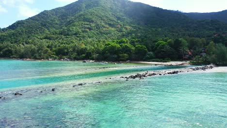 El-Agua-Del-Mar-Fluye-A-Través-De-La-Laguna-Turquesa-Hacia-El-Hermoso-Jardín-Del-Resort-De-Vacaciones-En-La-Costa-De-La-Isla-Tropical-En-Vietnam