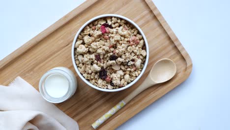 healthy granola breakfast