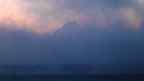 Storm-clouds-building-up,-covering-mount-Cook-during-sunset