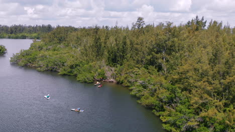 Luftaufnahme-Der-Naturtour-Auf-Der-Indischen-Flusslagune