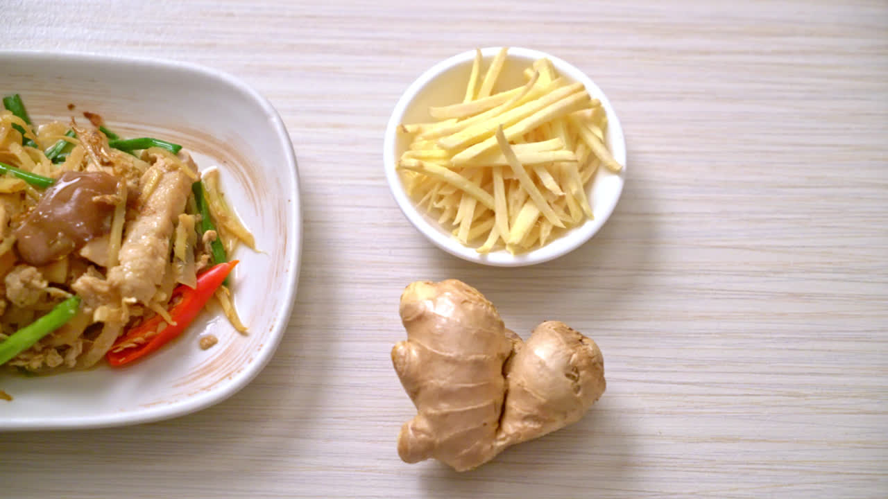 pollo salteado con jengibre - estilo de comida asiática