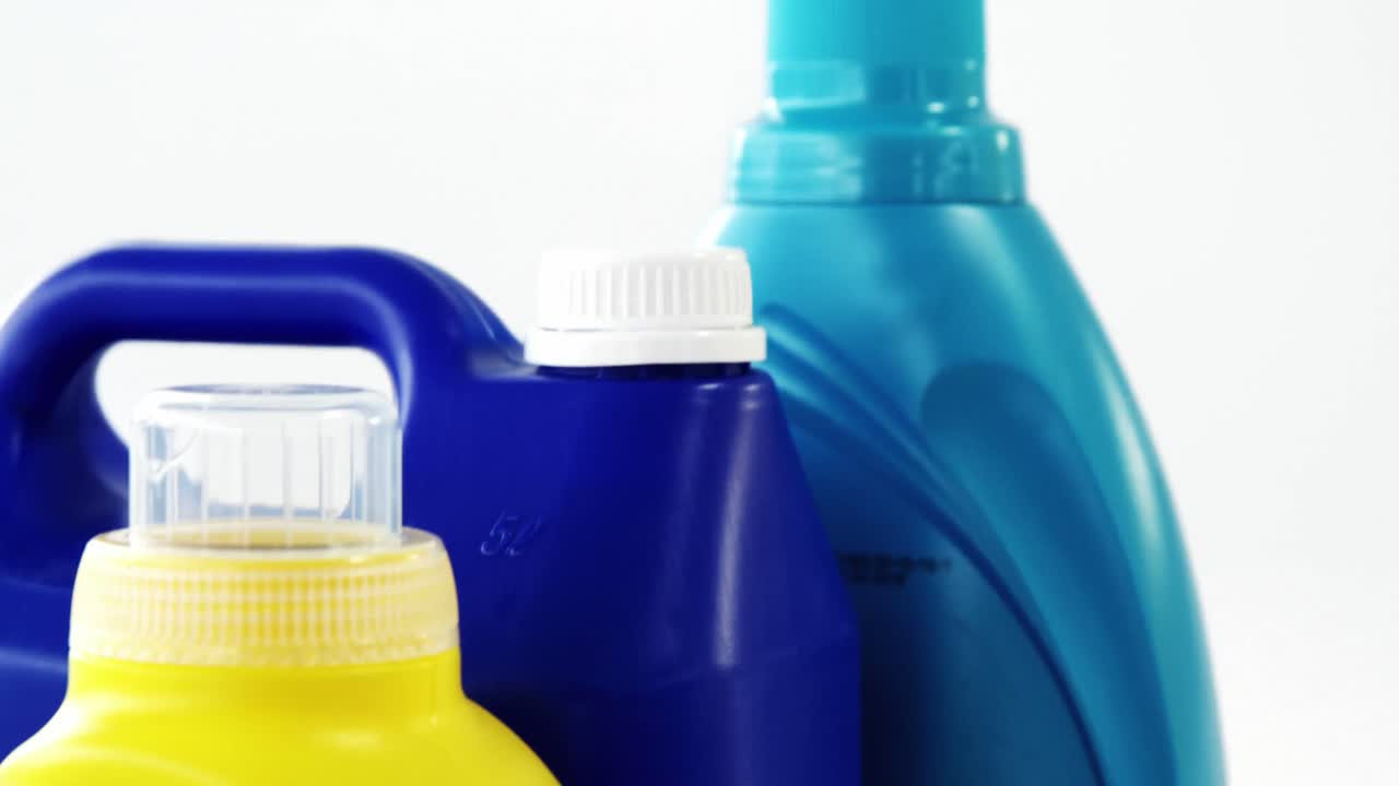 컨테이너에 있는 청소용 액체