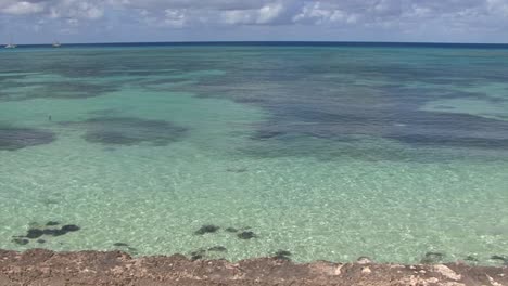 aguas turquesas de grand turk, islas turcas y caicos