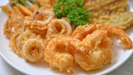 deep fried seafood  with mix vegetable