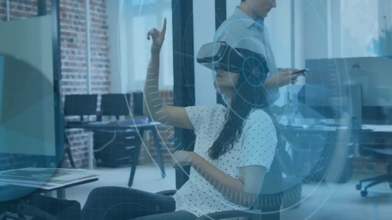 animación del procesamiento de datos financieros sobre diversas personas de negocios en la oficina