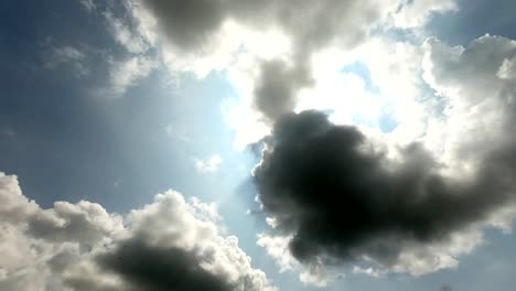 cielo nublado, bucle de nubes tormentosas. lapso de tiempo