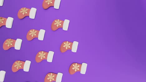 medias festivas: un fondo plano de navidad púrpura vertical