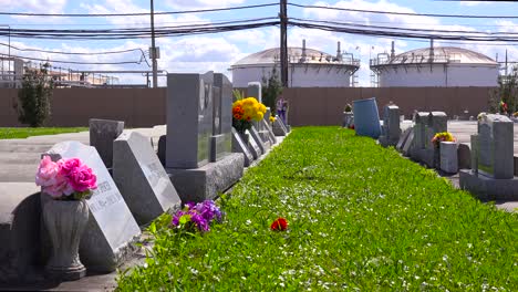 existe un cementerio o cementerio en louisiana junto a una enorme planta petroquímica 8