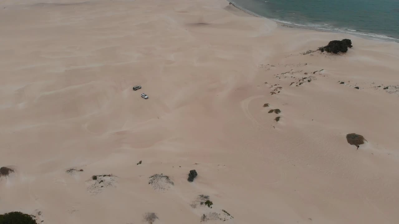 Sandklitter med en 4x4 jeep, Western Australia, Australien