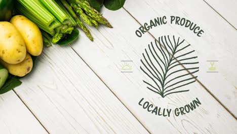 animación de texto de producto ecológico en verde sobre verduras ecológicas frescas en tableros de madera