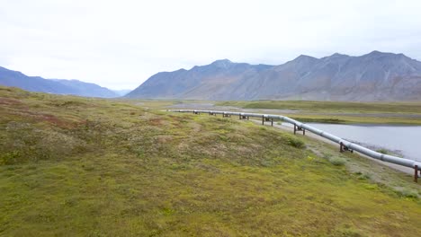 Alaska---Erdöltransportpipeline---Rohöl,-Luftdrohnenansicht