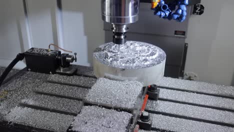 metalurgia cnc máquina de fresado de torno. corte de metal tecnología de procesamiento moderno.