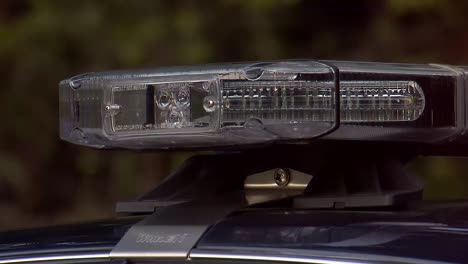 cerca de las luces de la policía por la noche