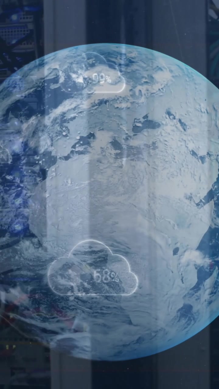 Animación de números cambiantes y una flecha en nubes y un globo terráqueo sobre el panel trasero de un rack de servidores.
