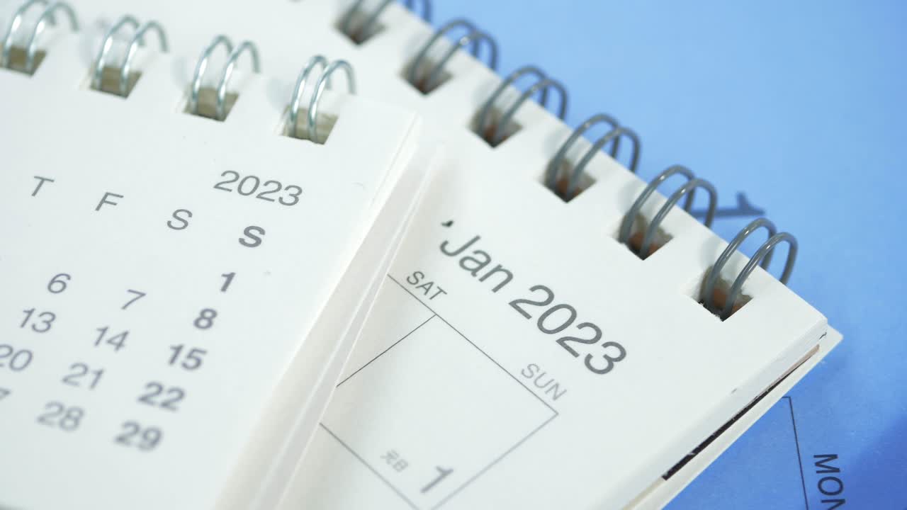 calendario de 2023 años en el escritorio de la oficina,