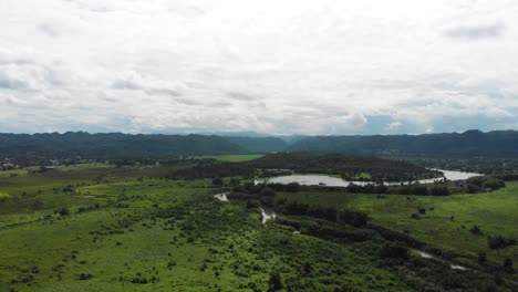 Aéreo:-Paisaje-Puertorriqueño-En-Un-Día-Nublado