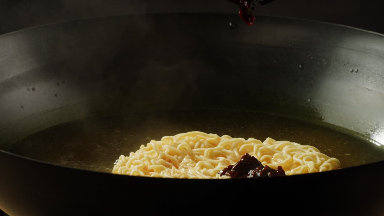 Cooking Instant Ramen in a Wok