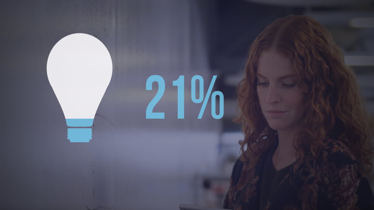 mujer joven usando tableta con forma de bombilla y números llenándose con color 4k