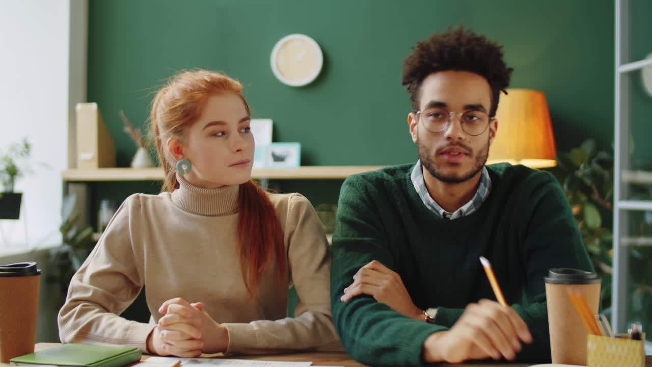 colegas de negocios en discusión