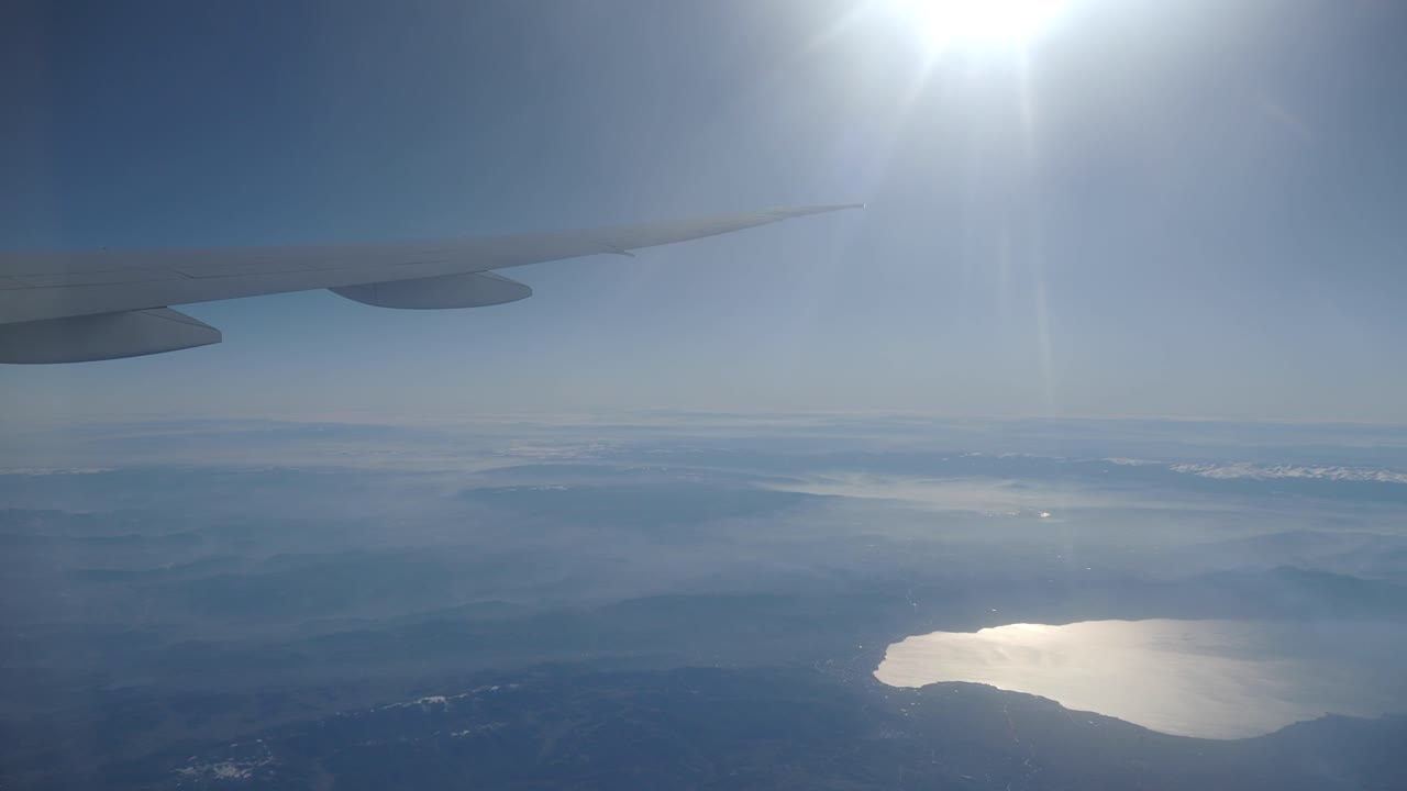 비행기 창문 에서 공중 에서 볼 수 있는 모습