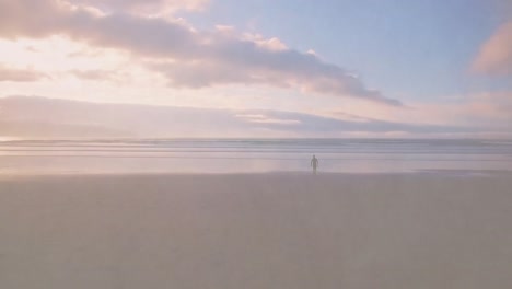 animación de las palabras buenas vibraciones en letras naranjas y púrpuras sobre una playa tranquila al atardecer